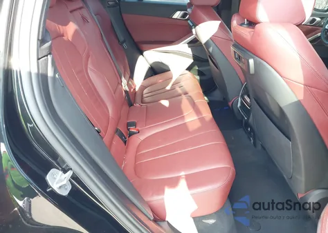 2021 BMW X6 xDrive40I z USA, uszkodzony, nr VIN 5UXCY6C03M9E62687